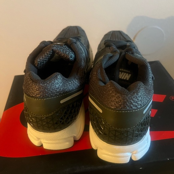 Nike Women Air Zoom Vomero 5 Sequoi dark green fits men size 9 - Picture 2 of 5